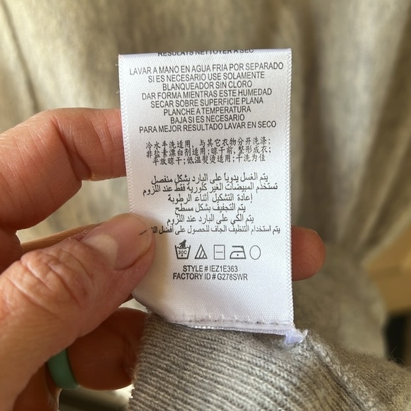 BCBG Maxazaria 100% Cashmere Heather Gray Cowl Neck Sweater sz M - Picture 4 of 8